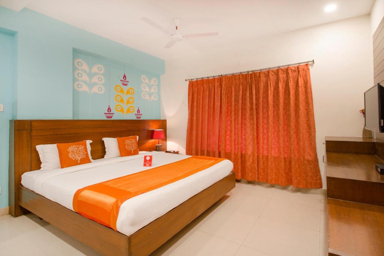 Vaccinated Staff - Oyo 11400 The Down Town Suites Hyderabad Exterior photo